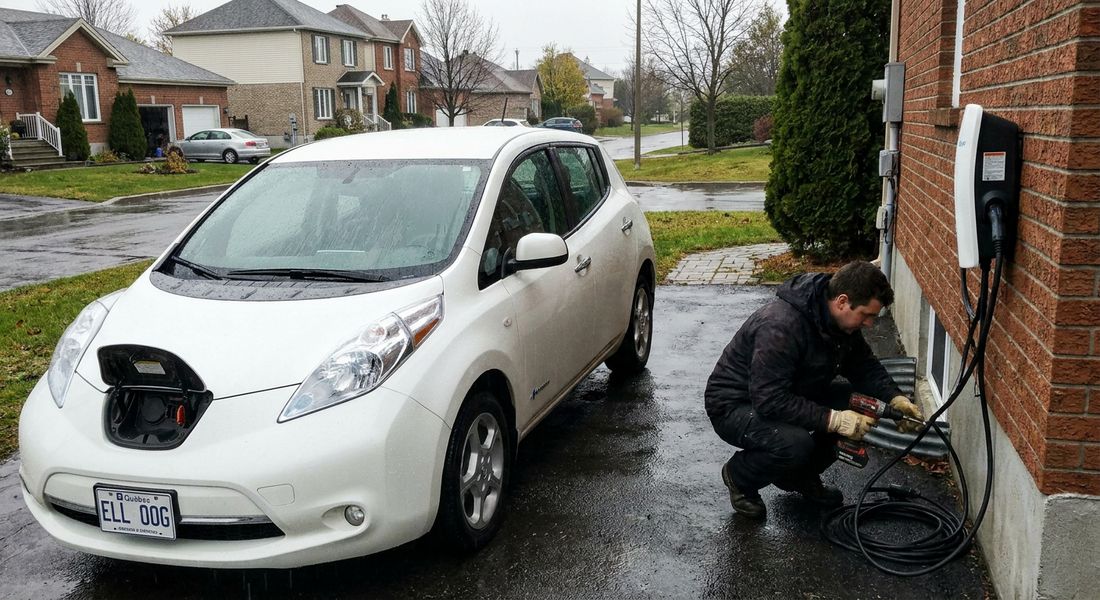 Borne de recharge pour véhicule électrique installée